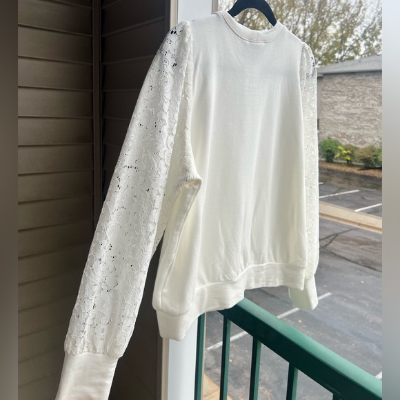 🆕 Karen Kane Lace Sweatshirt Top White Cream Medium Feminine Casual Sweater - Picture 7 of 14